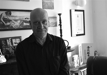 Wilko Johnson in seinem Wohnzimmer